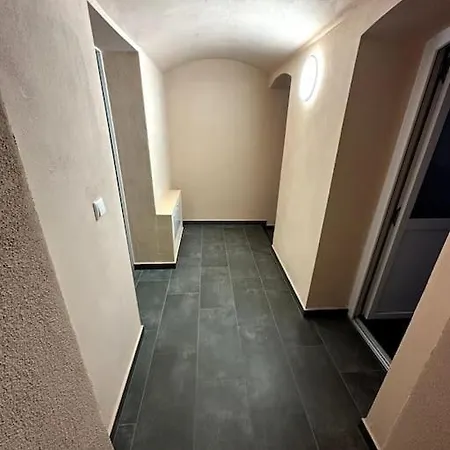 Appartamento Monteurwohnung Im Untergeschoss