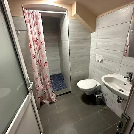 Monteurwohnung Im Untergeschoss