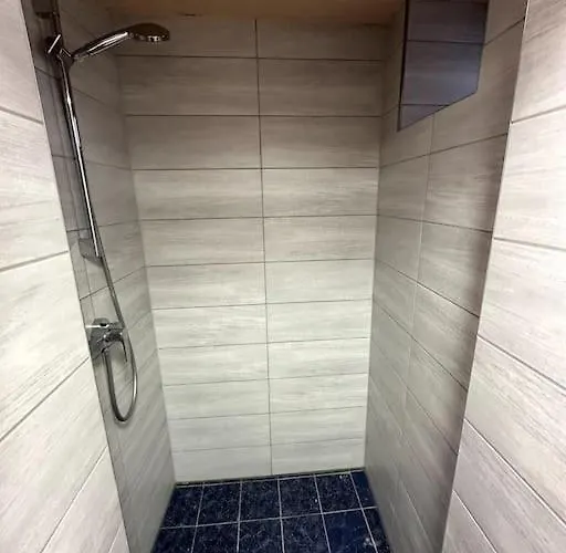 Monteurwohnung Im Untergeschoss Apartman Borna